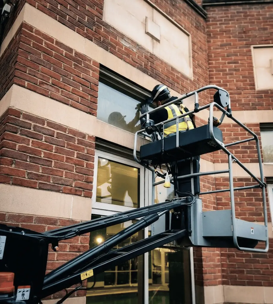 Commercial aluminium window maintenance