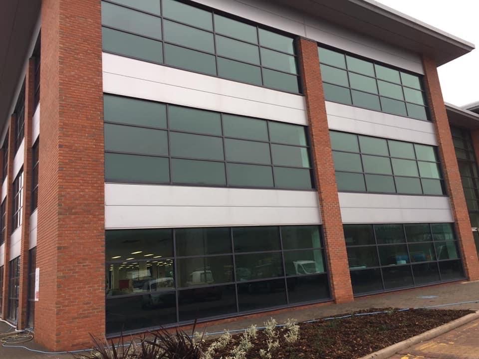 Curtain walling remediation on a commercial fa&ccedil;ade