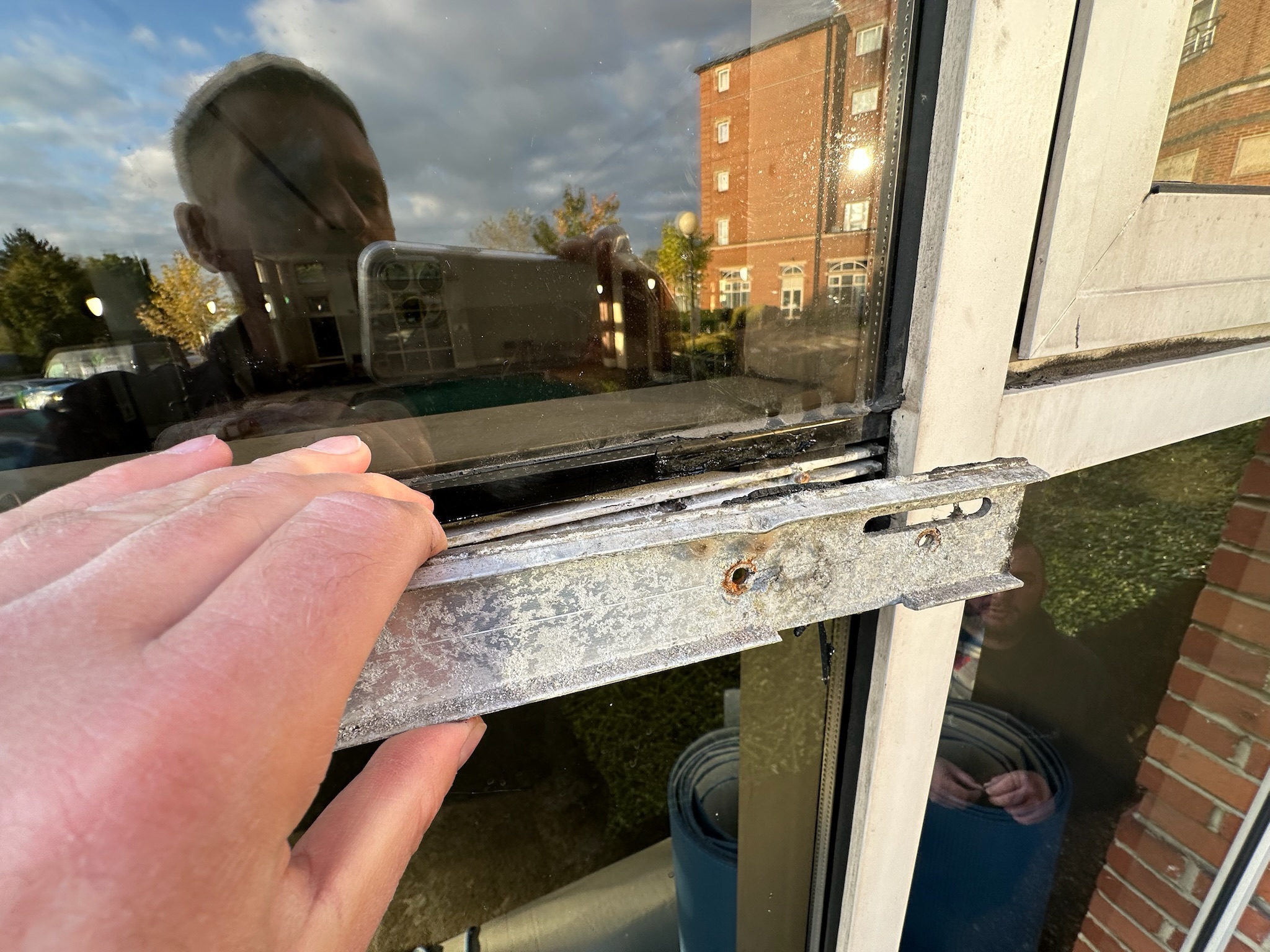 Planning a proportionate glazing leak investigation