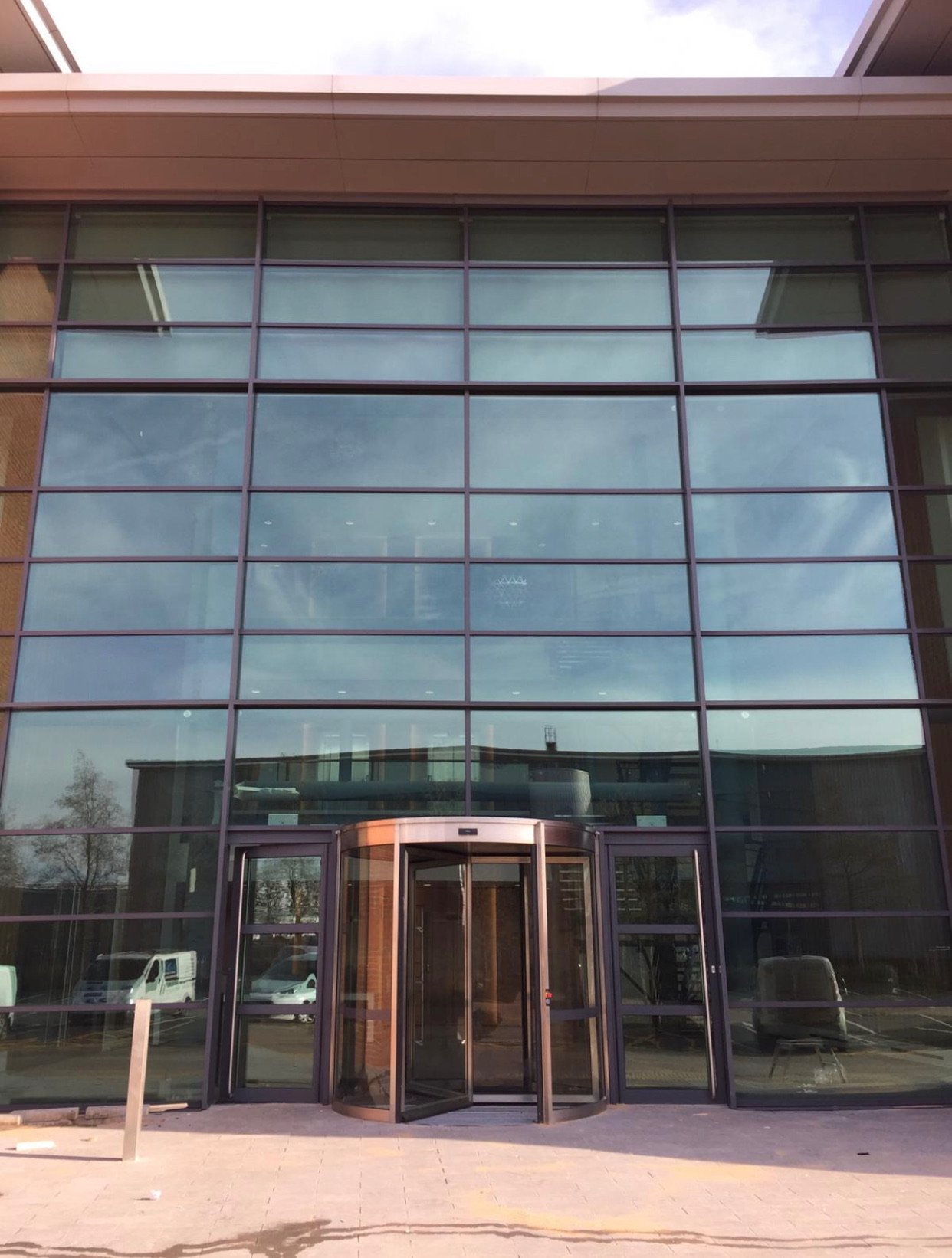 Glass façade repair and replacement on a commercial building