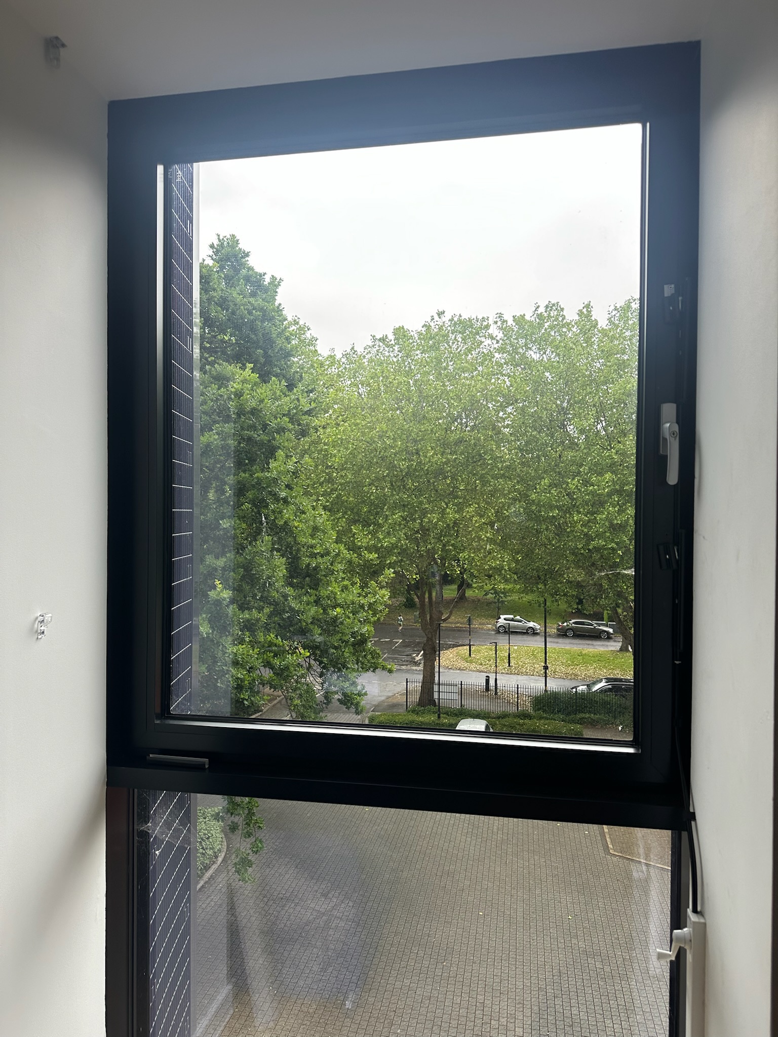 Emergency aluminium window repair